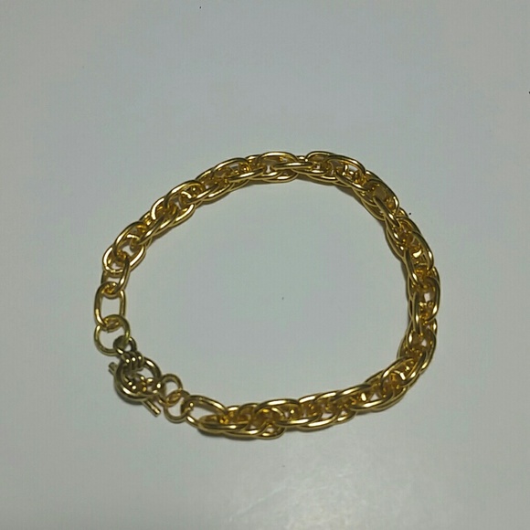 Bunny Style Jewelry - bracelet gold tone chain toggle clasp NEW
